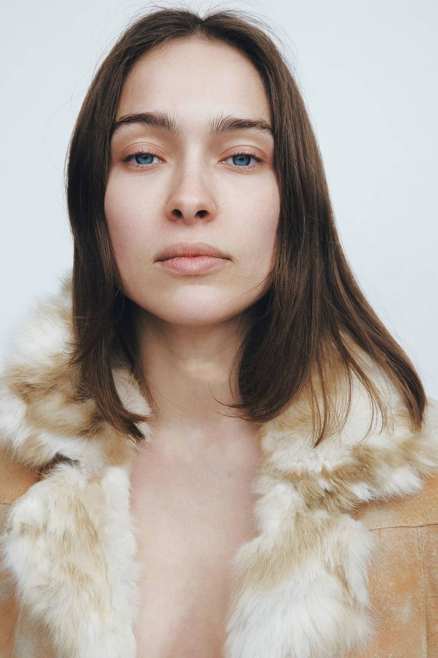 ALEXA ARANA - Crystal Model Management