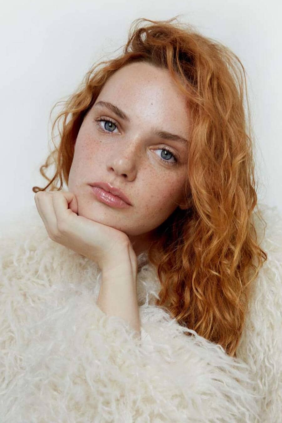 VIOLA KOVESH - Crystal Model Management