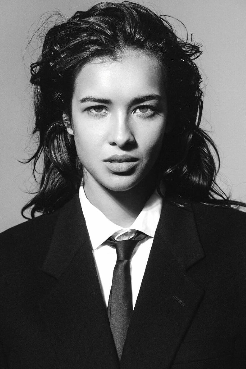 NAOMI VAN DELFT - Crystal Model Management